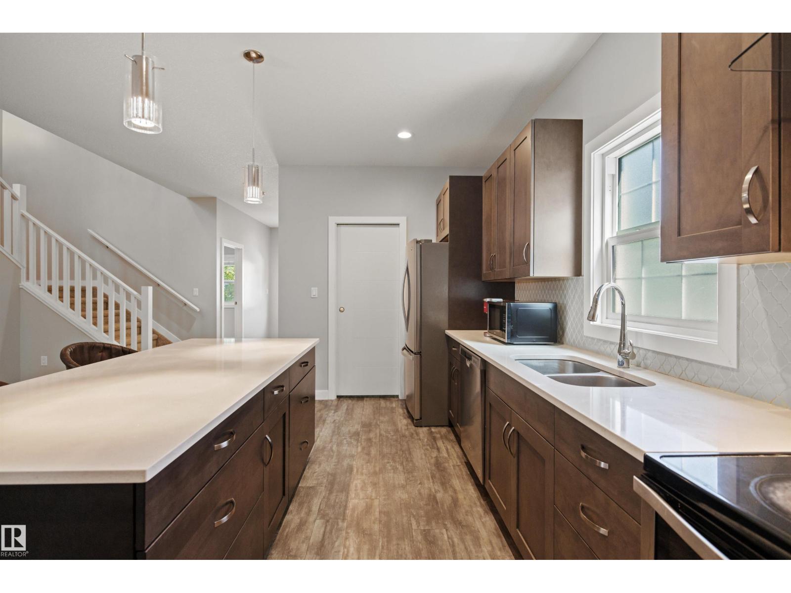 9622 77 AV NW - 10