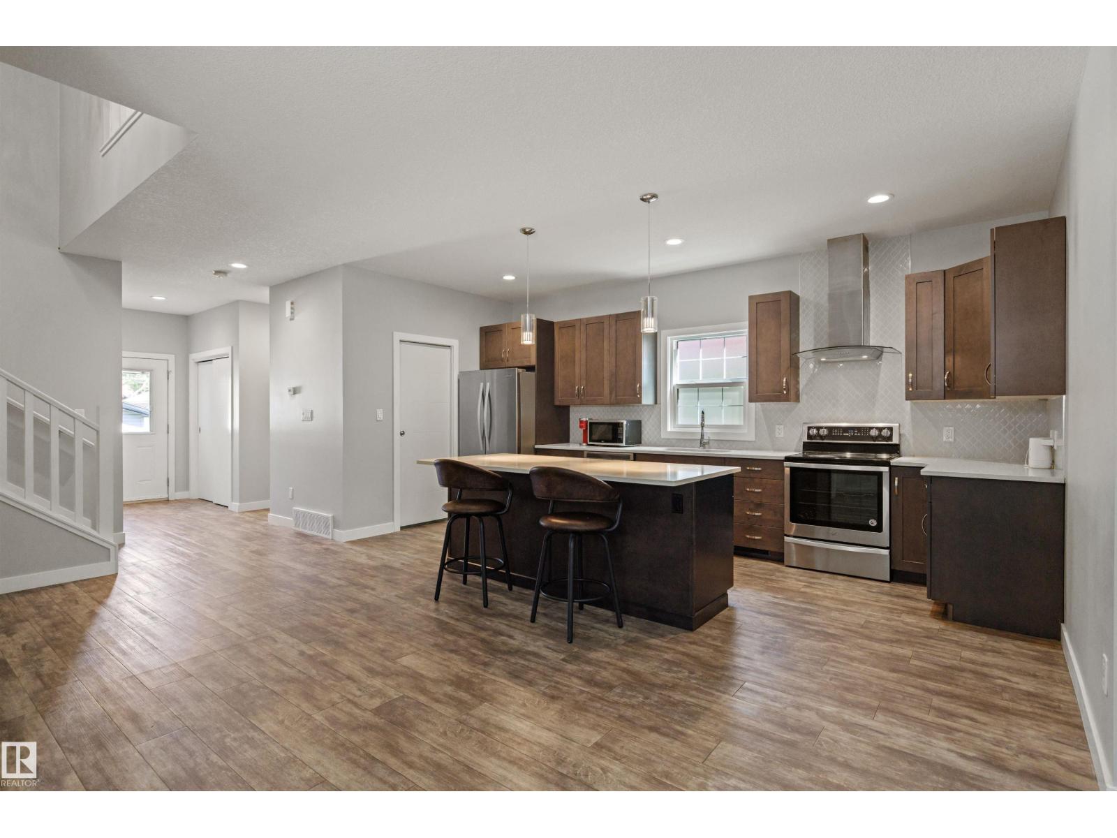 9622 77 AV NW - 11