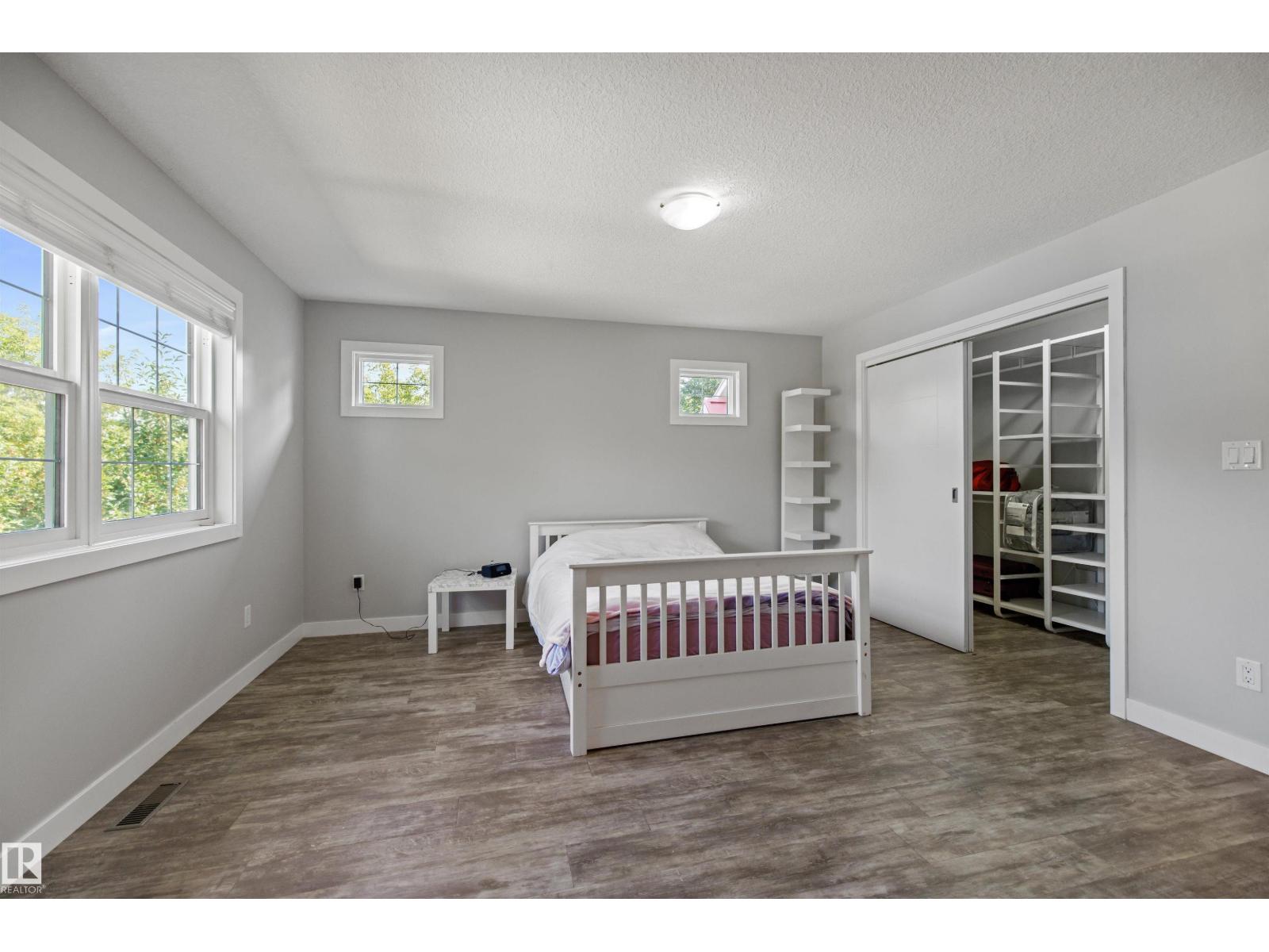 9622 77 AV NW - 16