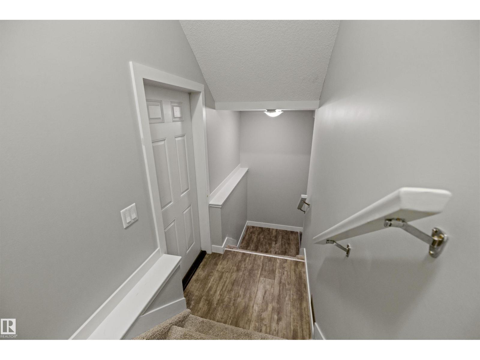 9622 77 AV NW - 25