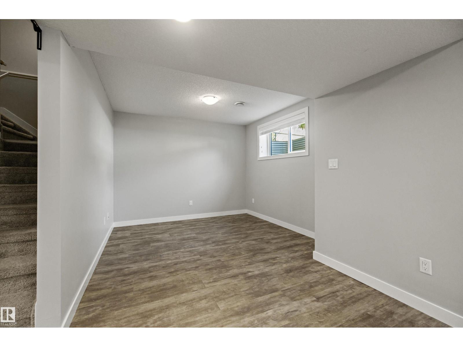 9622 77 AV NW - 29