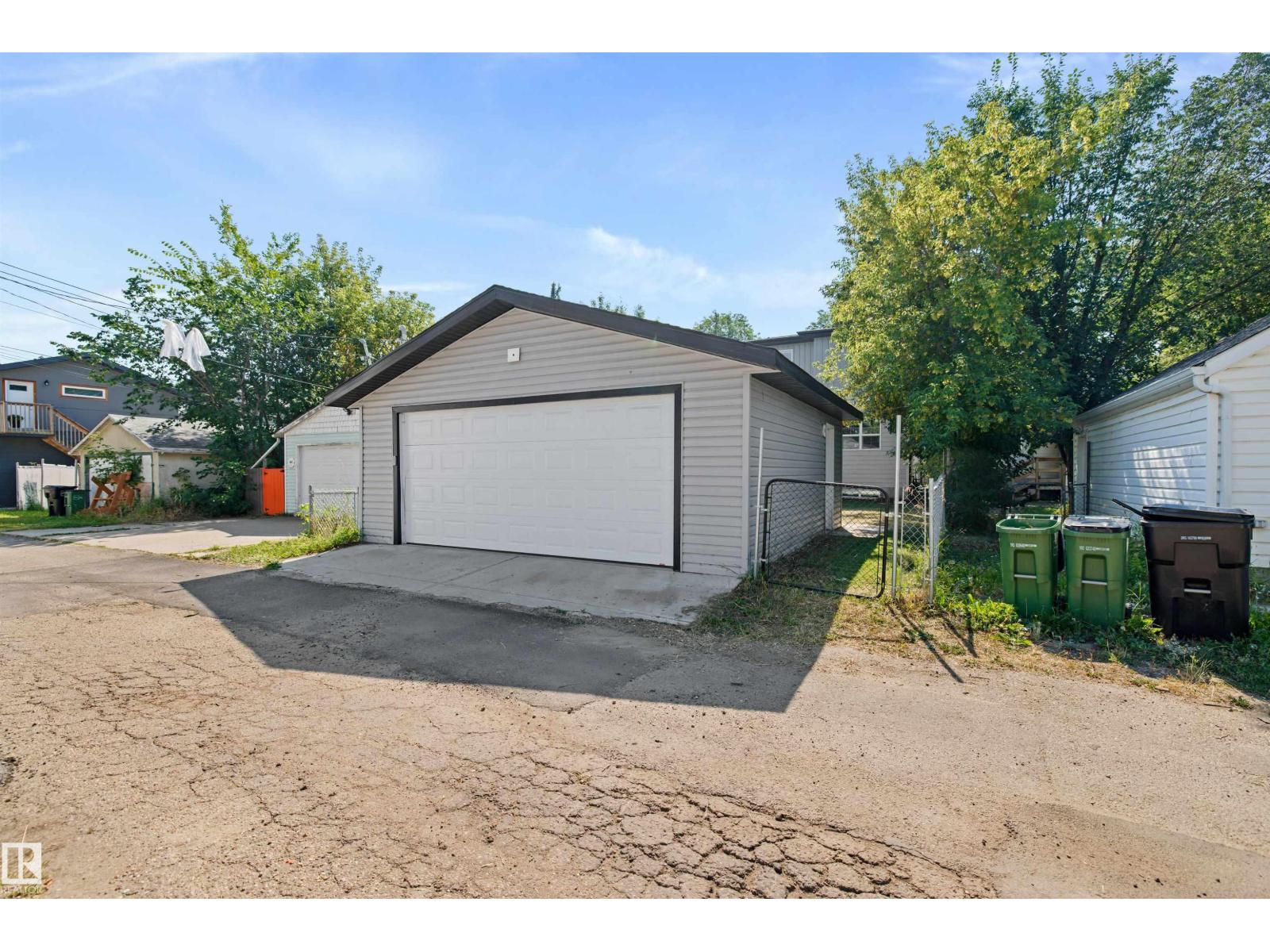 9622 77 AV NW - 39