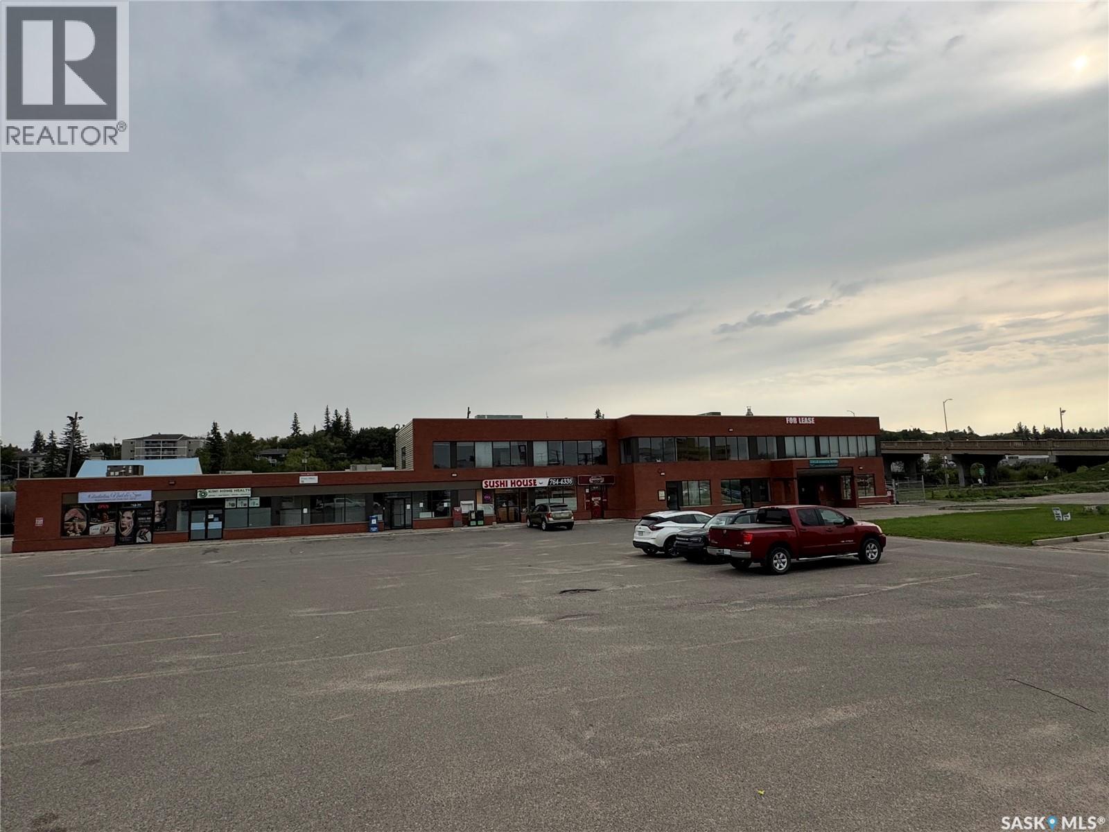 77 15th STREET E, Prince Albert Saskatchewan — photo 2