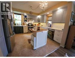 Kitchen - 204a 5th Avenue Nw, Nakusp, BC V0G1R0 Photo 6