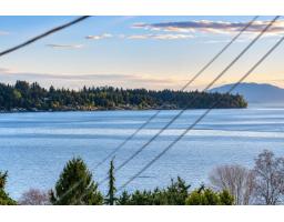 952 Kent Street, White Rock, BC V4B4T1 Photo 10