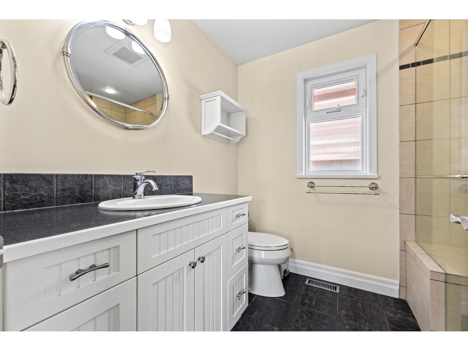 952 KENT STREET, White Rock