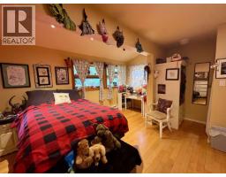 1549 Park Avenue, Roberts Creek, BC V0N2W2 Photo 17