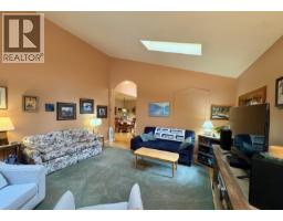 1549 Park Avenue, Roberts Creek, BC V0N2W2 Photo 10
