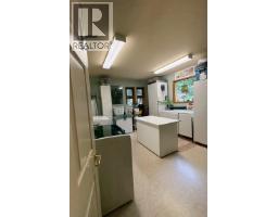 1549 Park Avenue, Roberts Creek, BC V0N2W2 Photo 14