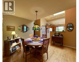 1549 Park Avenue, Roberts Creek, BC V0N2W2 Photo 8