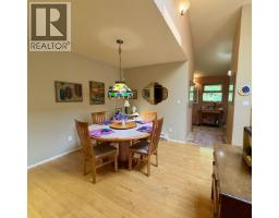 1549 Park Avenue, Roberts Creek, BC V0N2W2 Photo 9