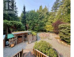1549 Park Avenue, Roberts Creek, BC V0N2W2 Photo 28