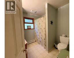 1549 Park Avenue, Roberts Creek, BC V0N2W2 Photo 16