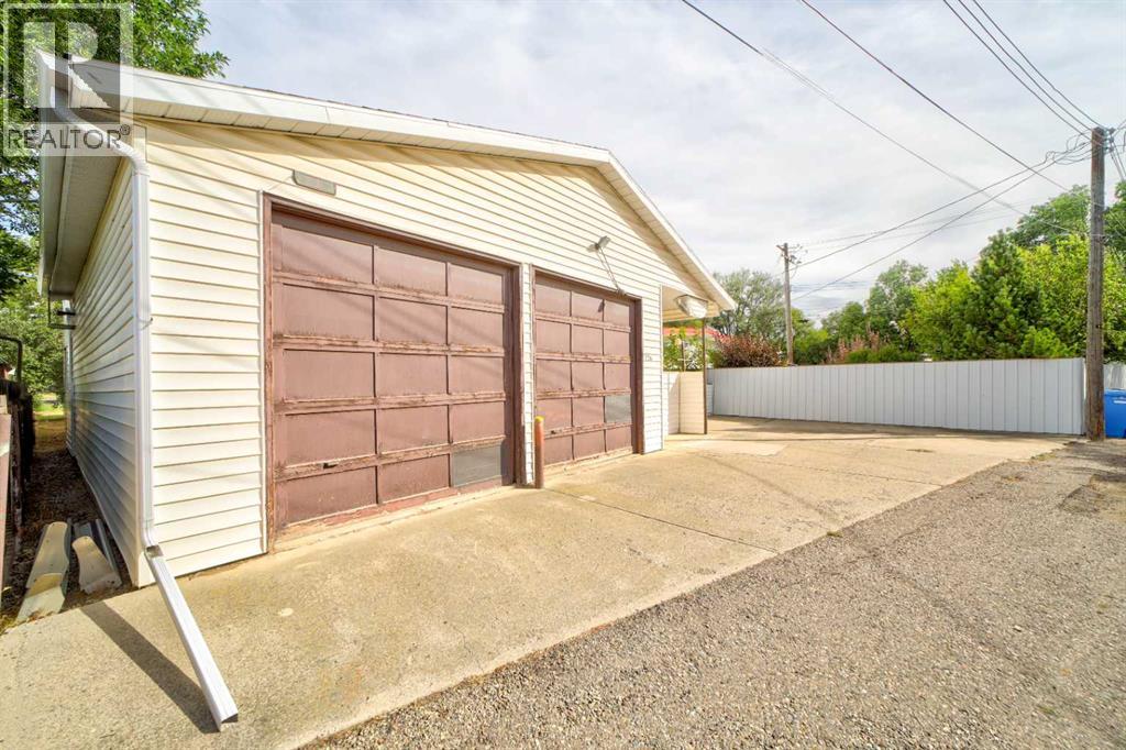 726 10 Avenue S - 37