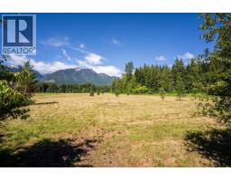 3309 Catherwood Road, Revelstoke, BC V0E2S1 Photo 10