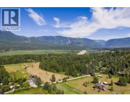 3309 Catherwood Road, Revelstoke, BC V0E2S1 Photo 13