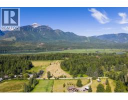 3309 Catherwood Road, Revelstoke, BC V0E2S1 Photo 15
