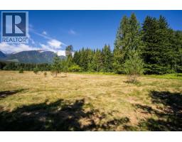 3309 Catherwood Road, Revelstoke, BC V0E2S1 Photo 9