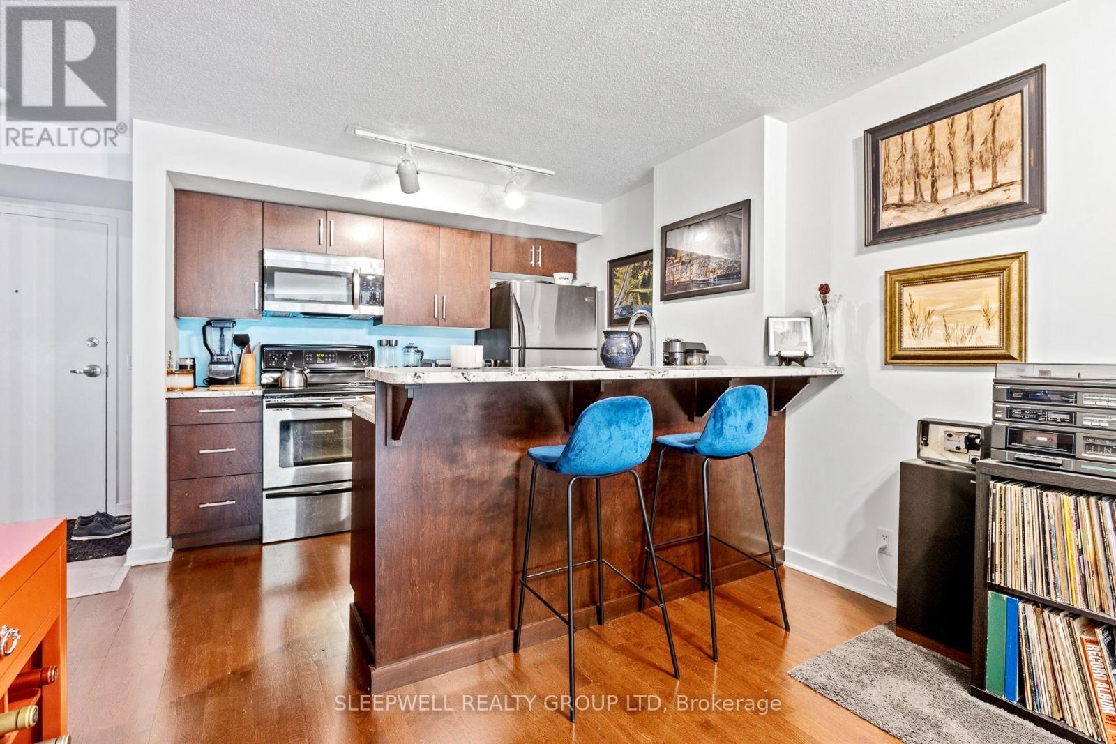 #304 138 SOMERSET STREET W - 4