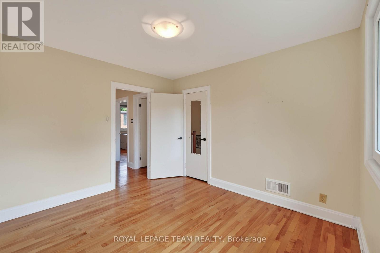 3 Bed, 1 Bath House for Sale in Ottawa – 12 LENORE PLACE, Ottawa – MLS# X13763172 - Image 17