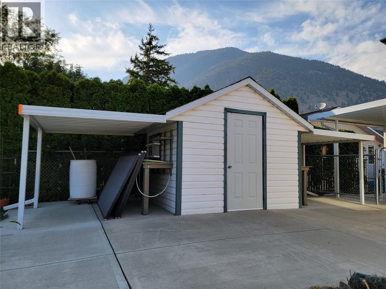 423 Vanderlinde Drive, Keremeos