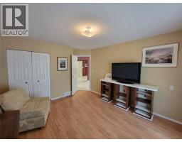 5pc Ensuite bath - 423 Vanderlinde Drive, Keremeos, BC V0X1N2 Photo 8