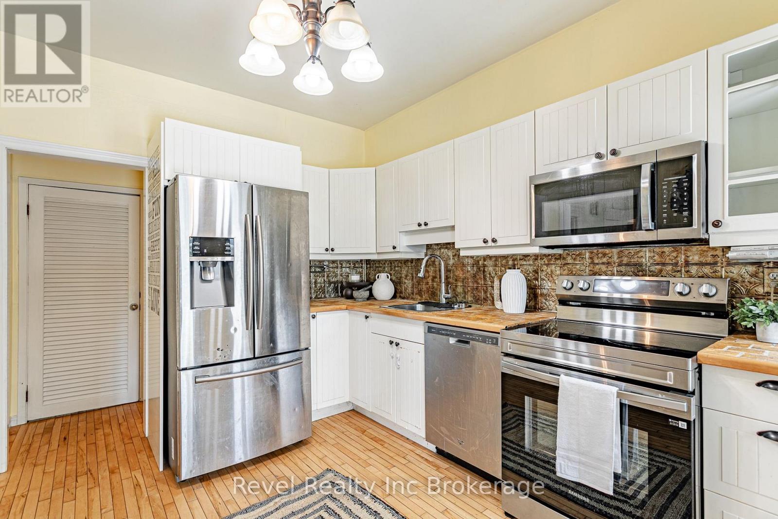 126 HURON STREET - Image 15