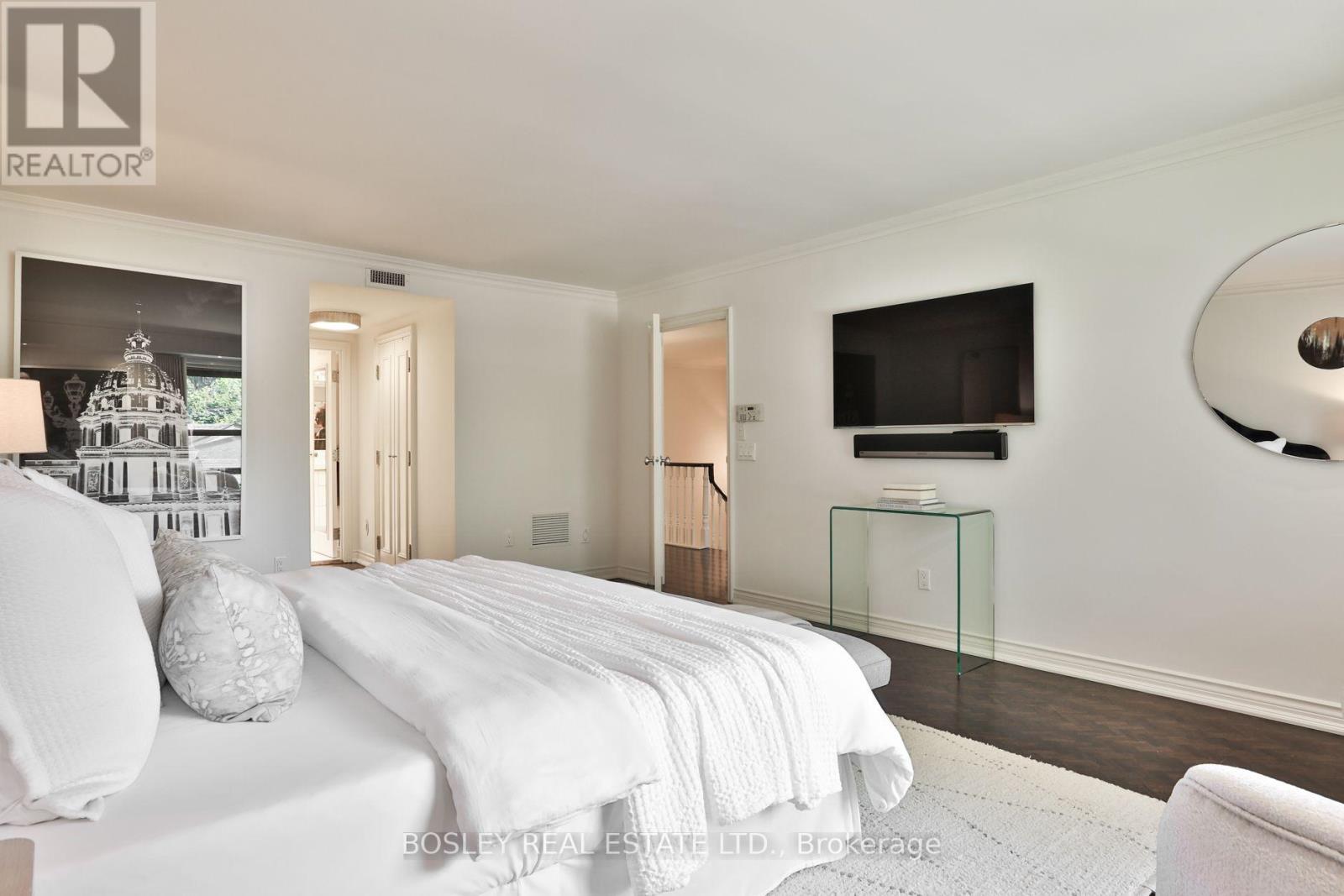 #101 4 LOWTHER AVENUE - 21