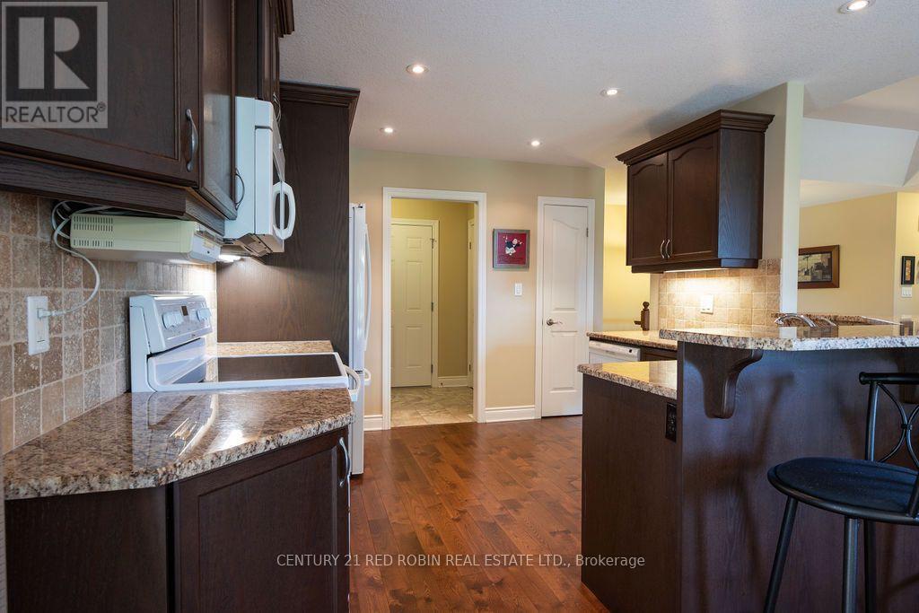 468 MACDONALD STREET - 10