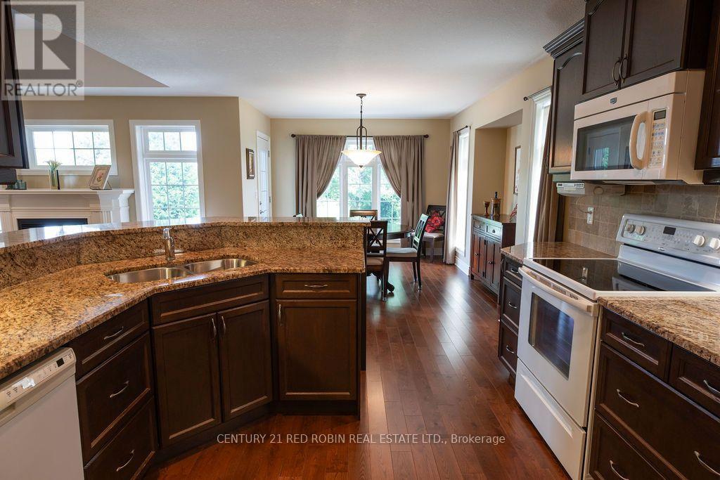 468 MACDONALD STREET - 12