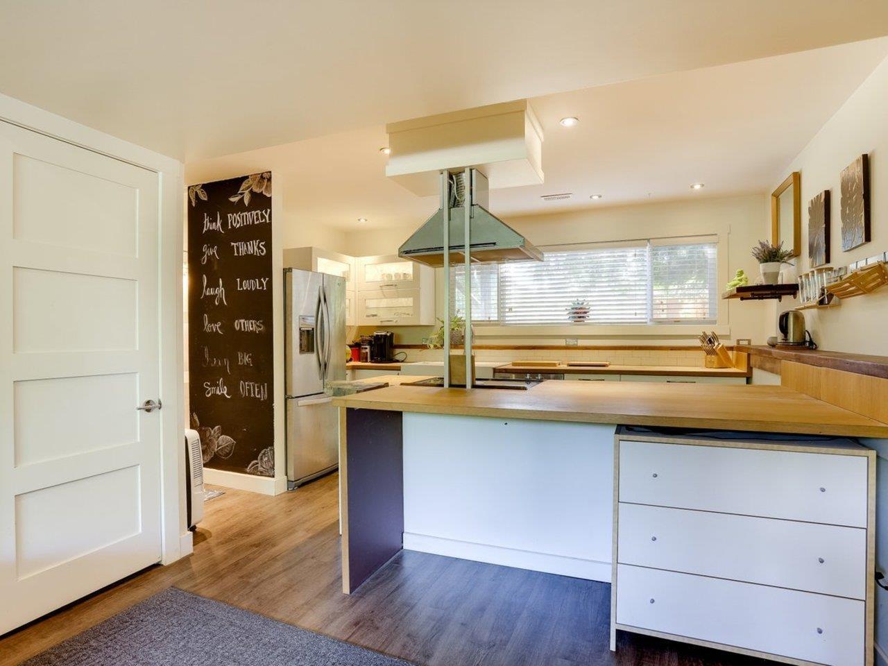 15866 NORTH BLUFF ROAD, White Rock