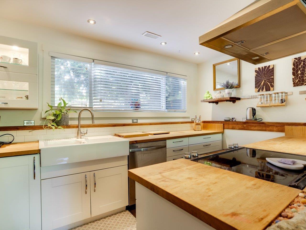 15866 NORTH BLUFF ROAD, White Rock