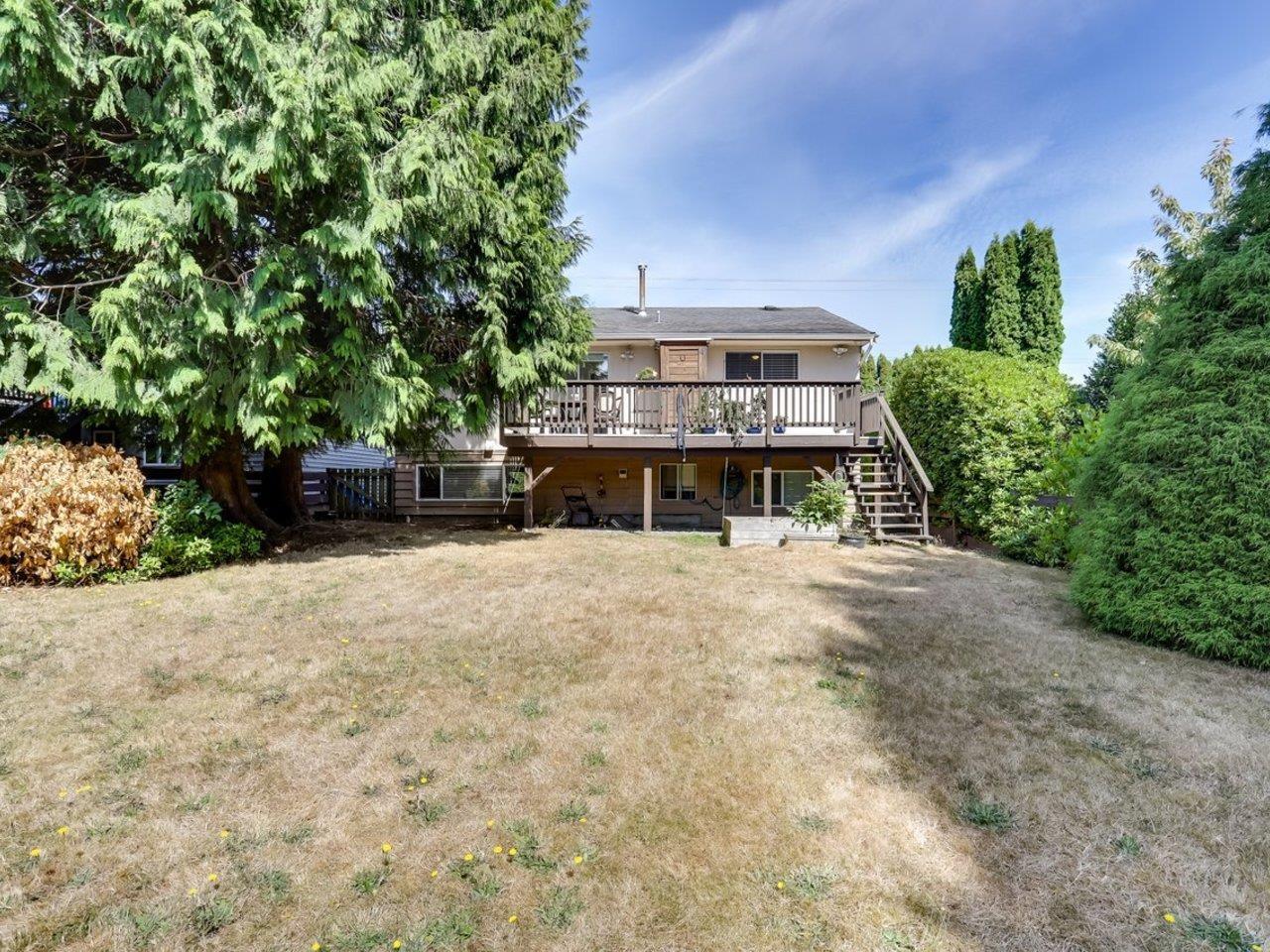 15866 NORTH BLUFF ROAD, White Rock