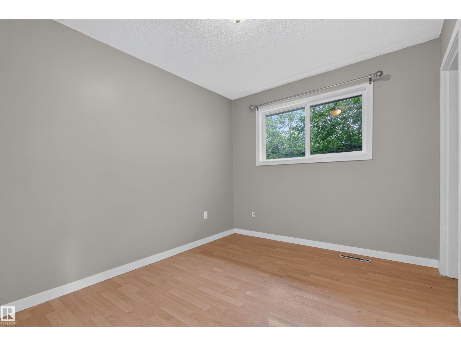 11819-21 40 ST NW - Image 11