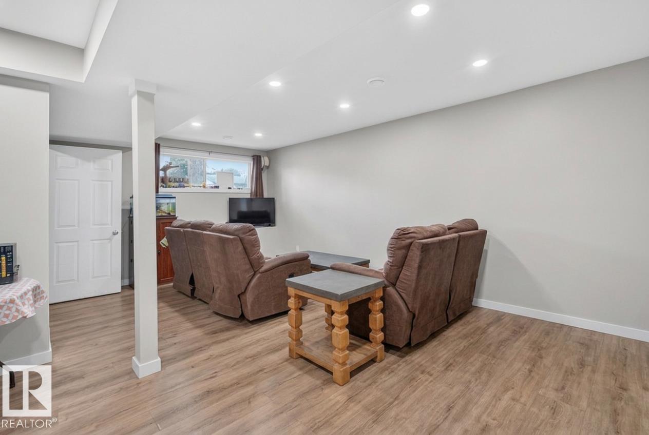 11819-21 40 ST NW - Image 16