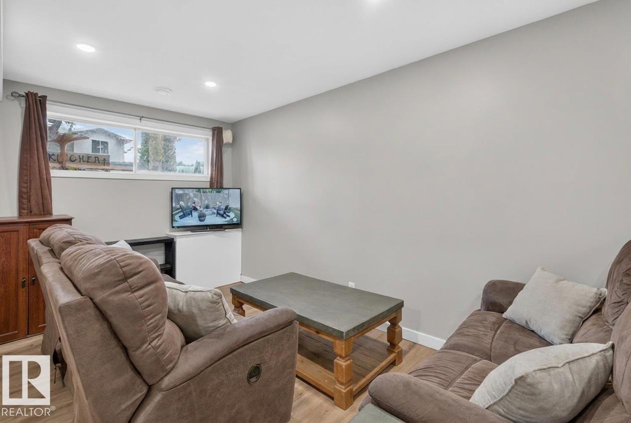 11819-21 40 ST NW - 17