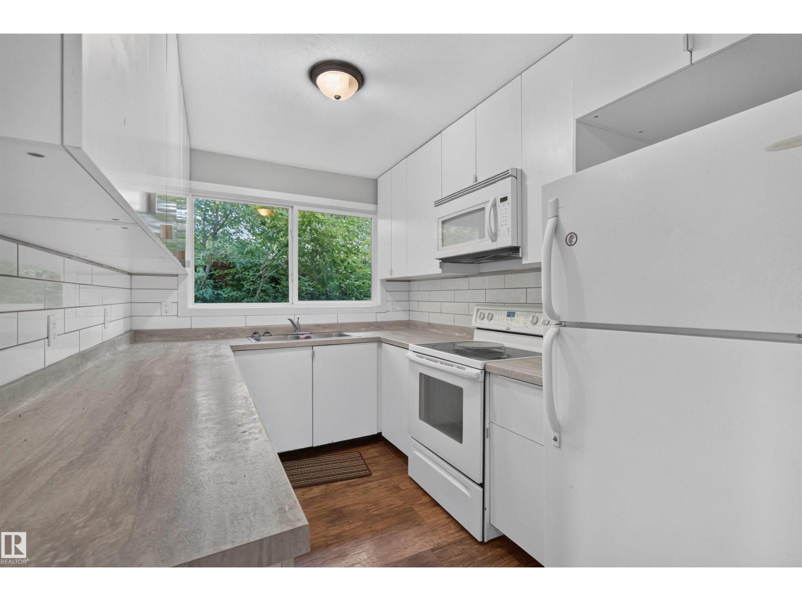 11819-21 40 ST NW - Image 6