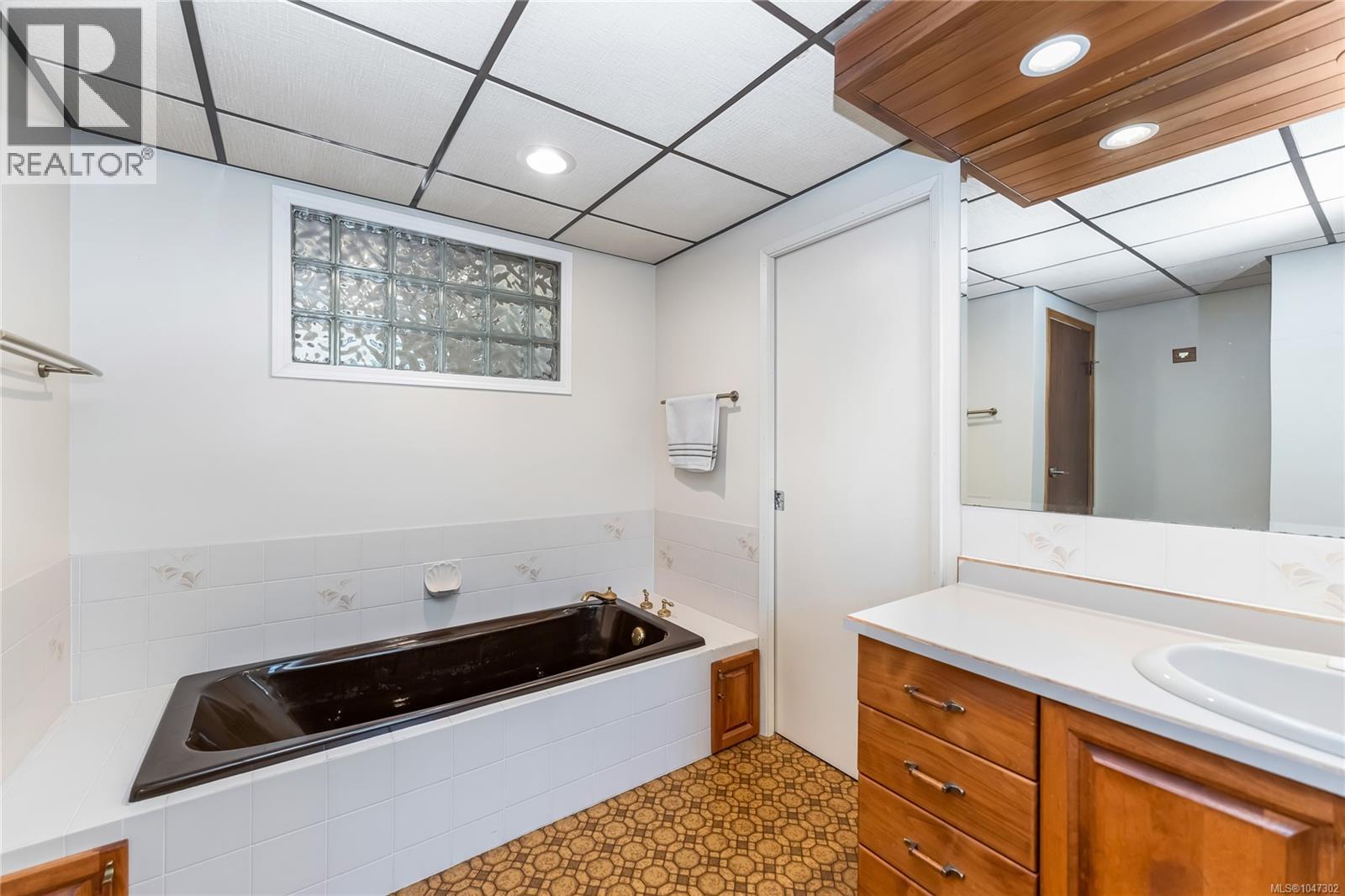  6101 Castlerock Road, Saanich
