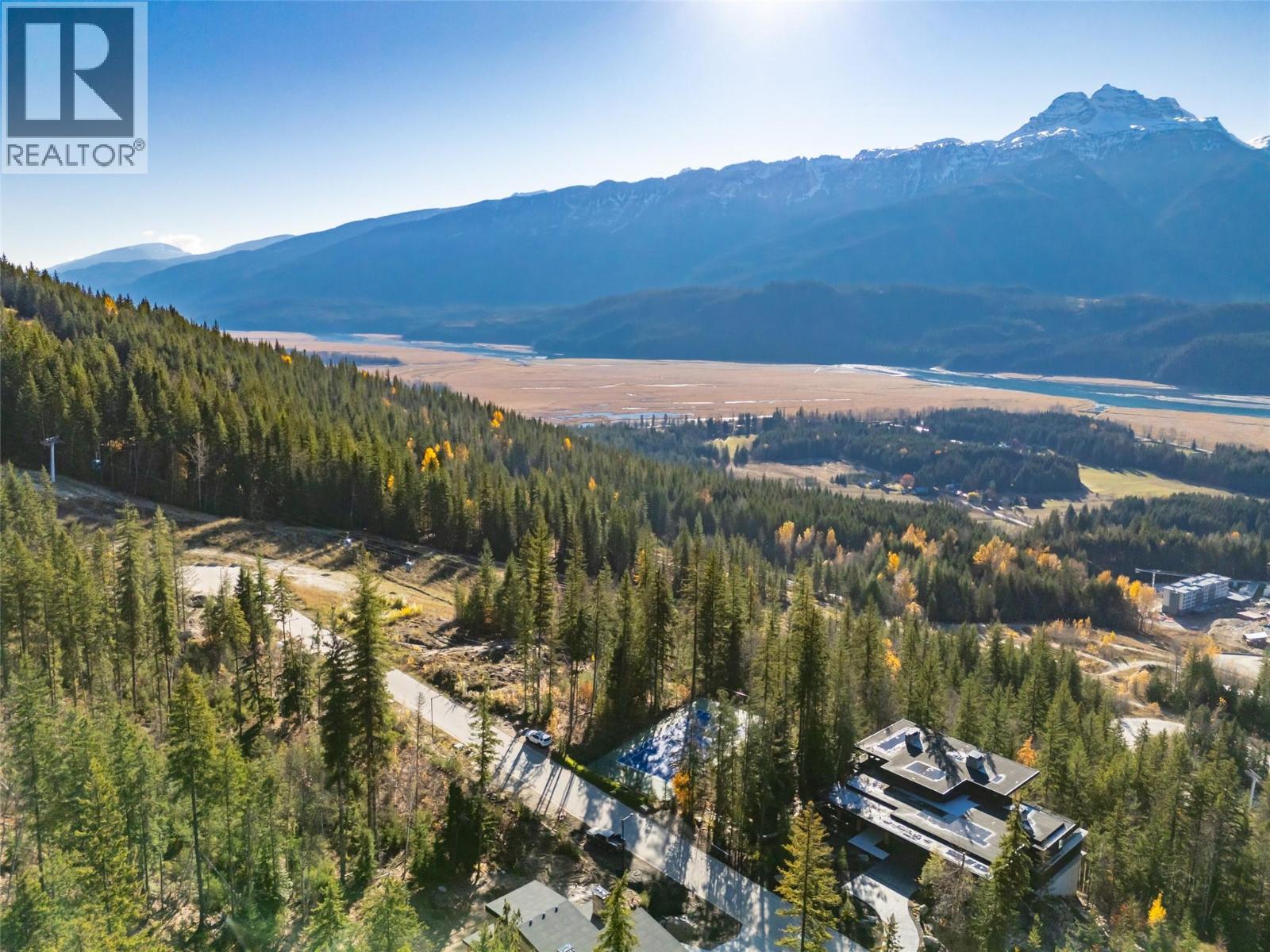 22 2465 Monashee Court, Revelstoke