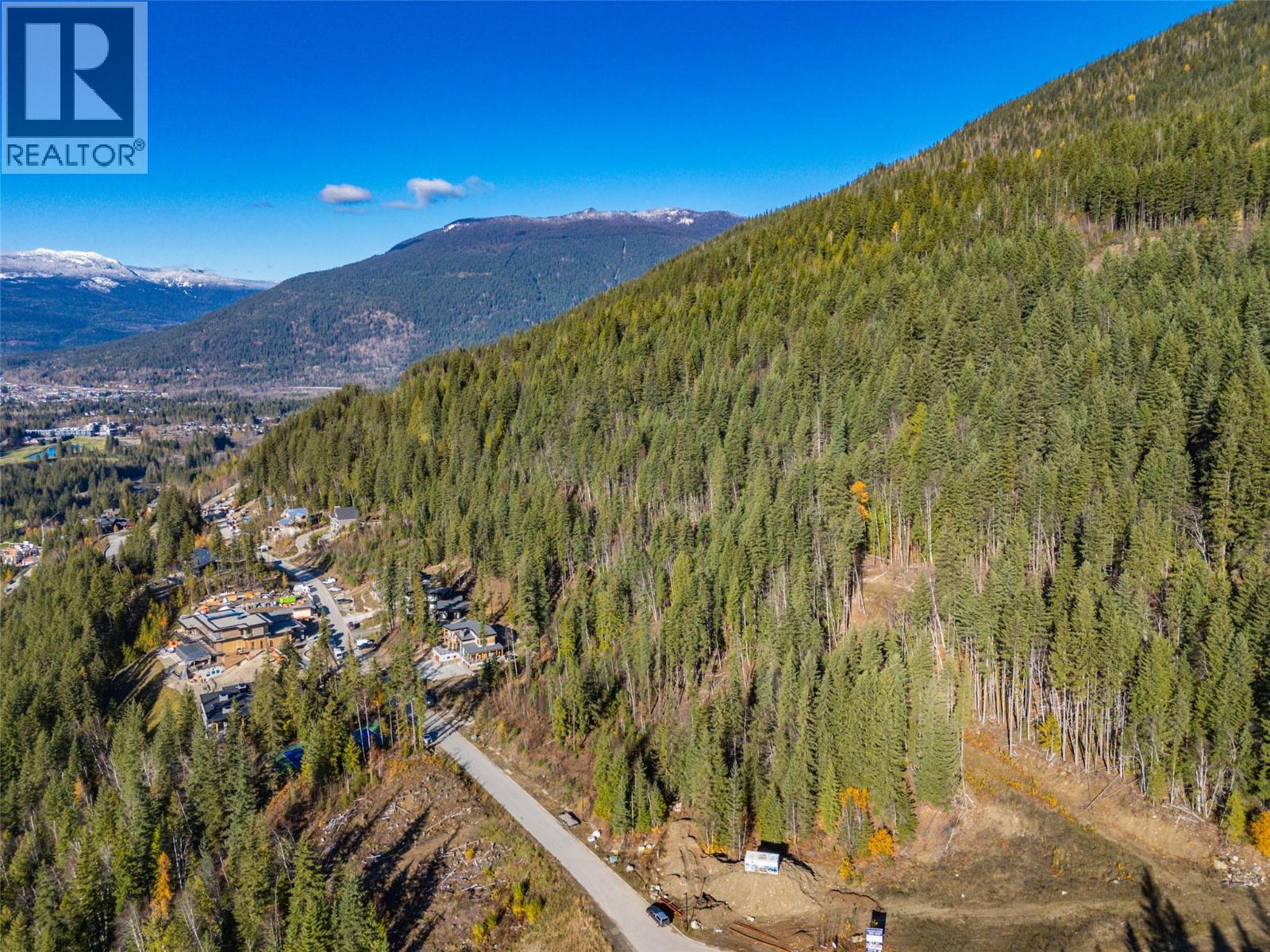 22 2465 Monashee Court, Revelstoke