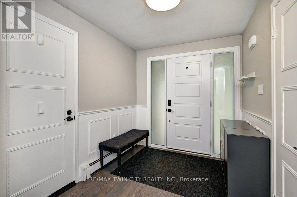 163 CHELFORD CRESCENT, Waterloo — photo 4
