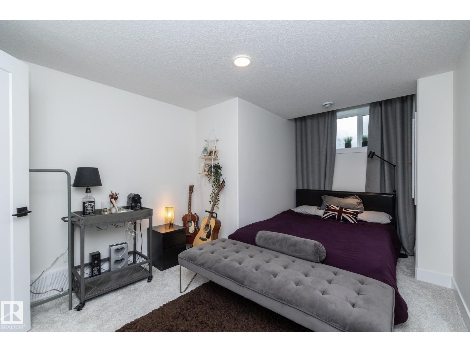 7733 81 AV NW - 48