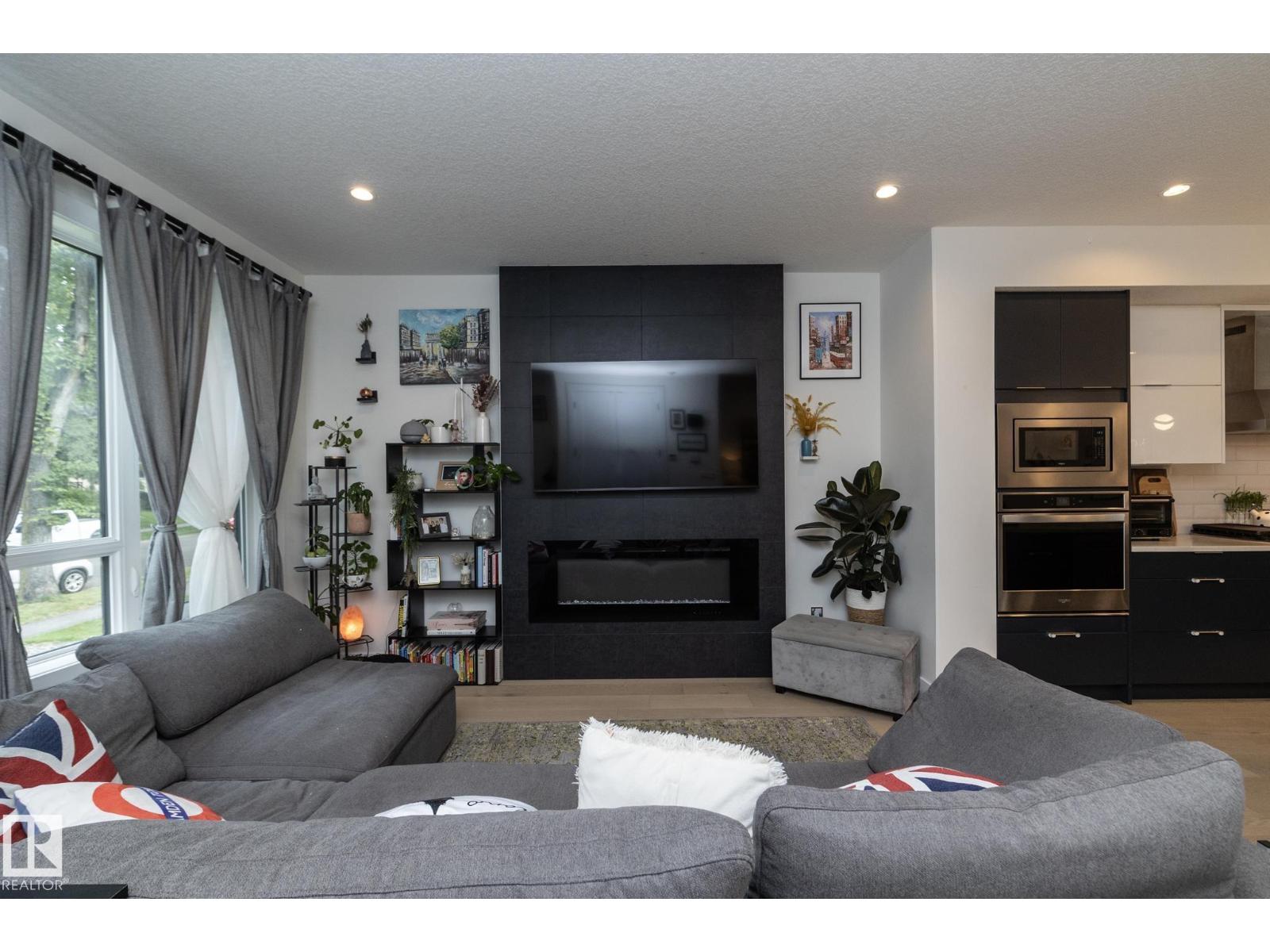 7733 81 AV NW - 3