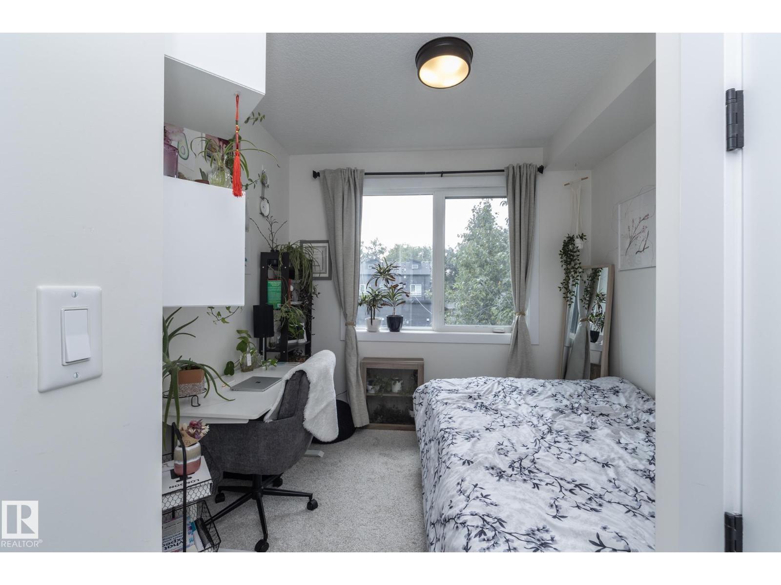 7733 81 AV NW - 21