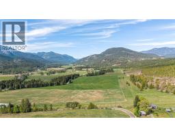 4pc Bathroom - 43 Sigalet Road, Lumby, BC V0E2G6 Photo 11