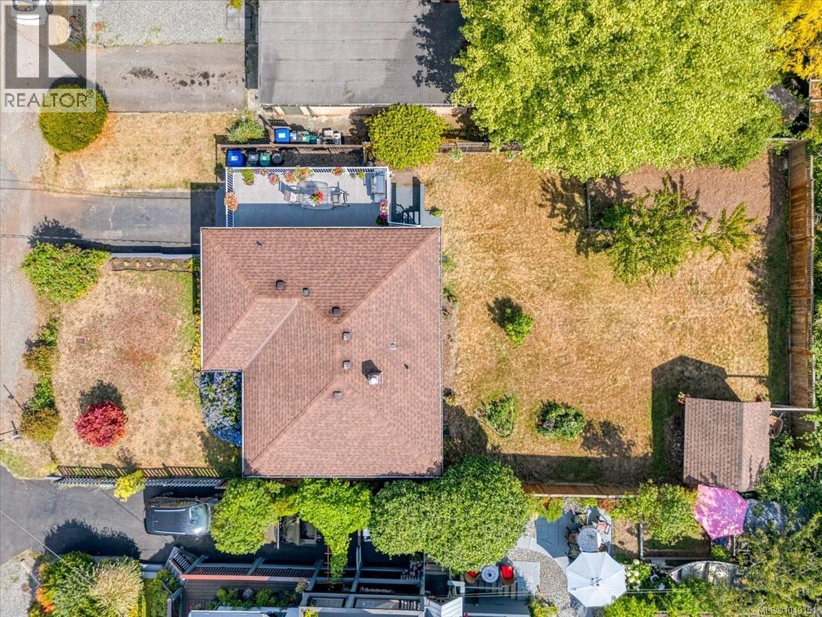 481 Drake St - 47