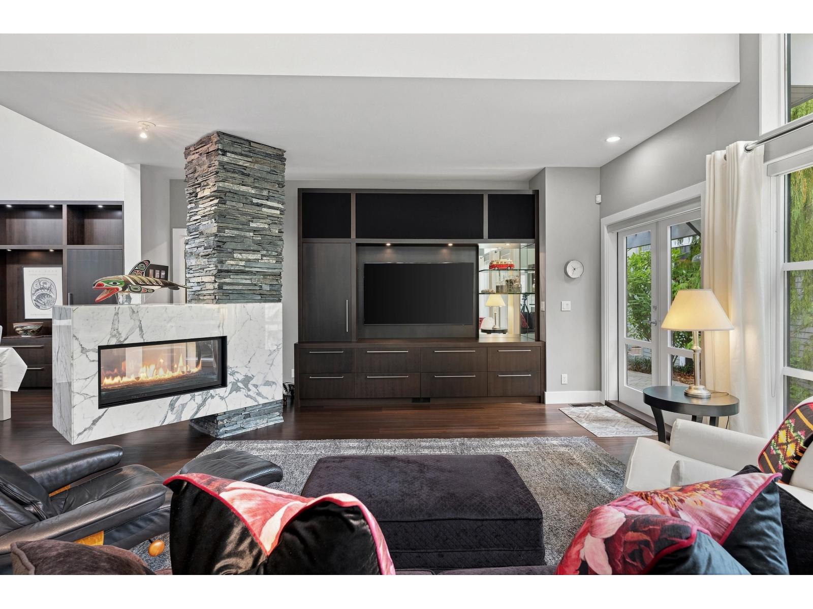 15461 18TH AVENUE, Surrey - Image 1