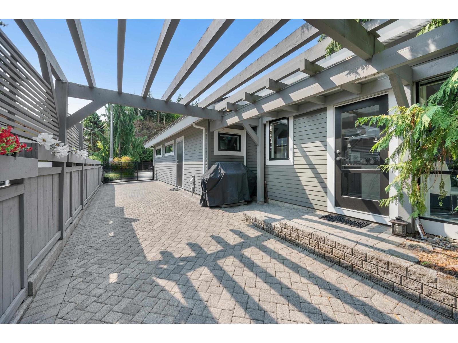 15461 18TH AVENUE, Surrey - Image 1