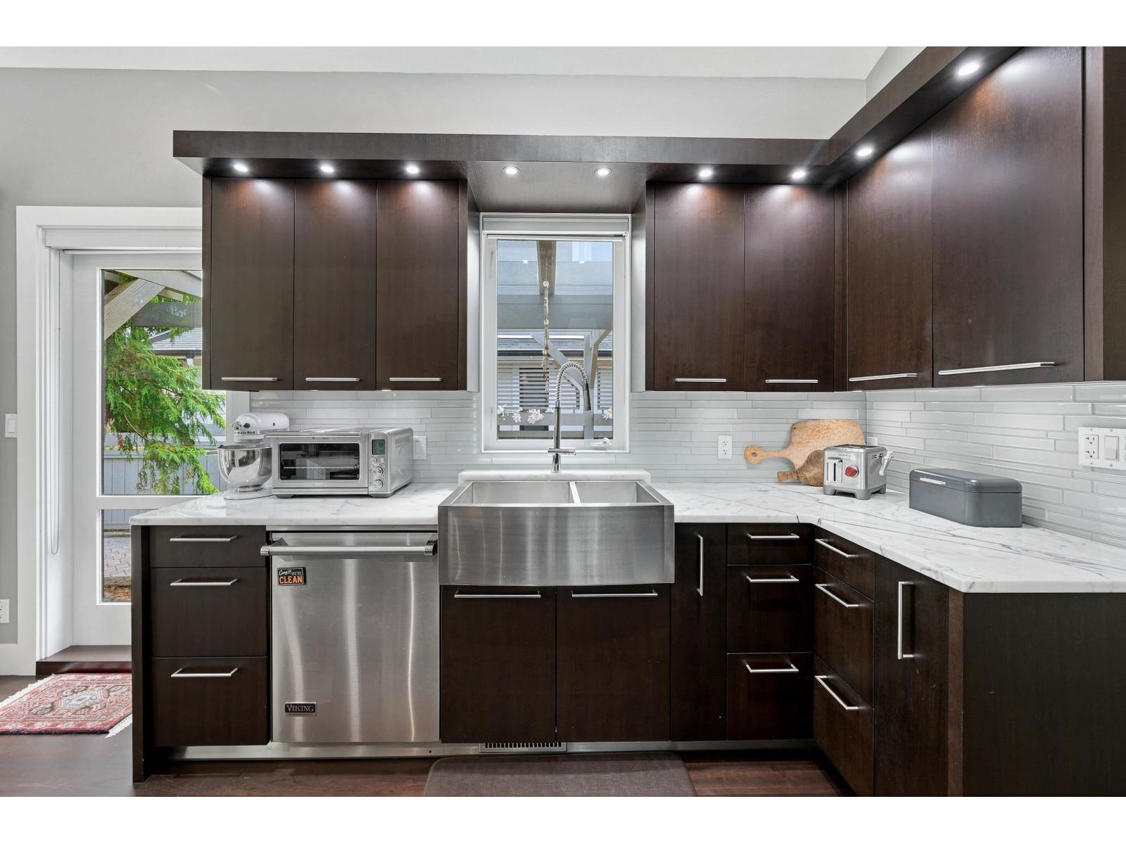 15461 18TH AVENUE, Surrey - Image 1