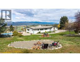 4pc Ensuite bath - 701 Robin Road, Vernon, BC V1B3B3 Photo 15